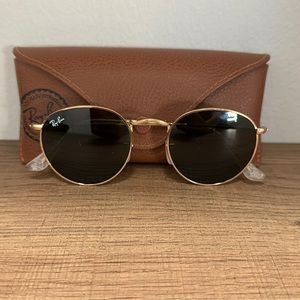 Ray-Ban Aviator Black and Gold